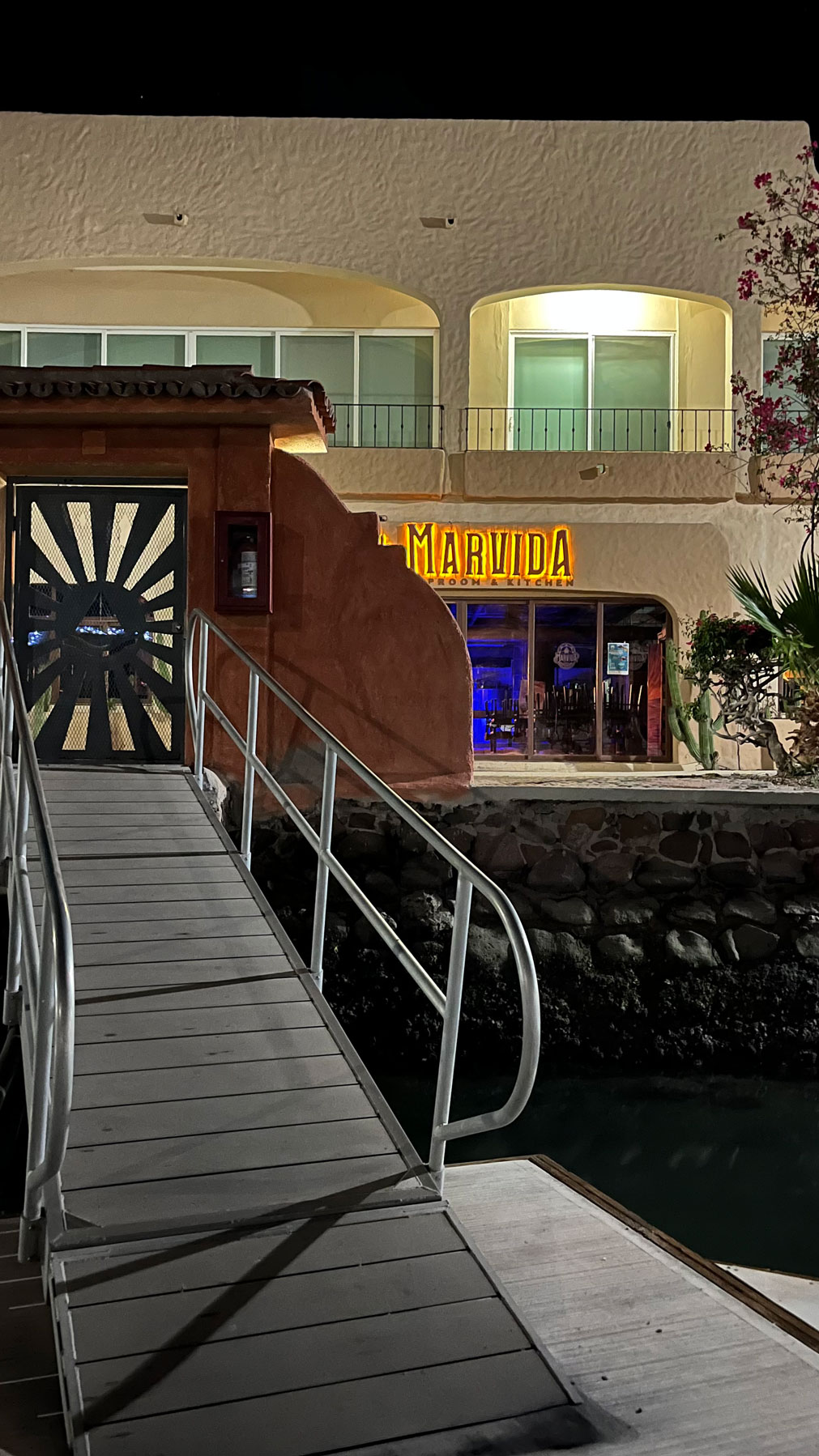 El muelle de la Marina San Carlos